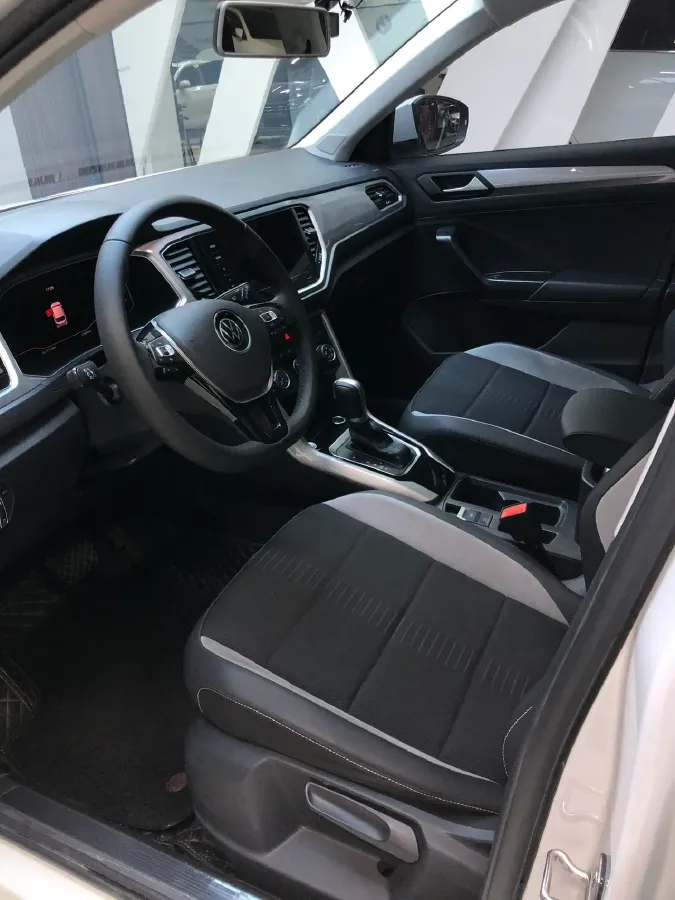 2022 Volkswagen T-Roc 1.4T 150HP L4 7DCT,autocango,china used car exporter,china ev exporter,chinese used car exporter,chinese used ev exporter