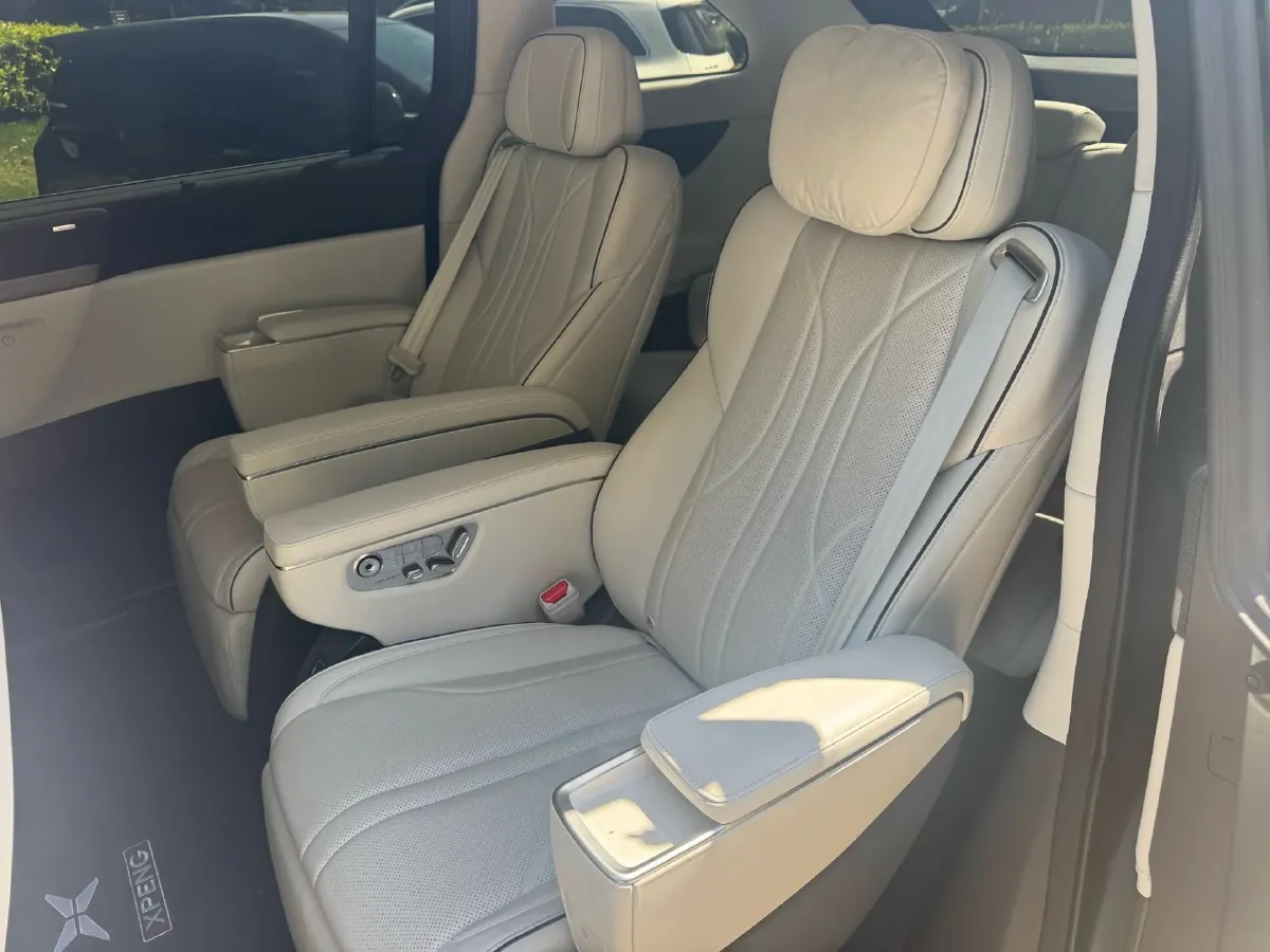 2025 Xpeng X9 BEV,autocango,china used car exporter,china ev exporter,chinese used car exporter,chinese used ev exporter