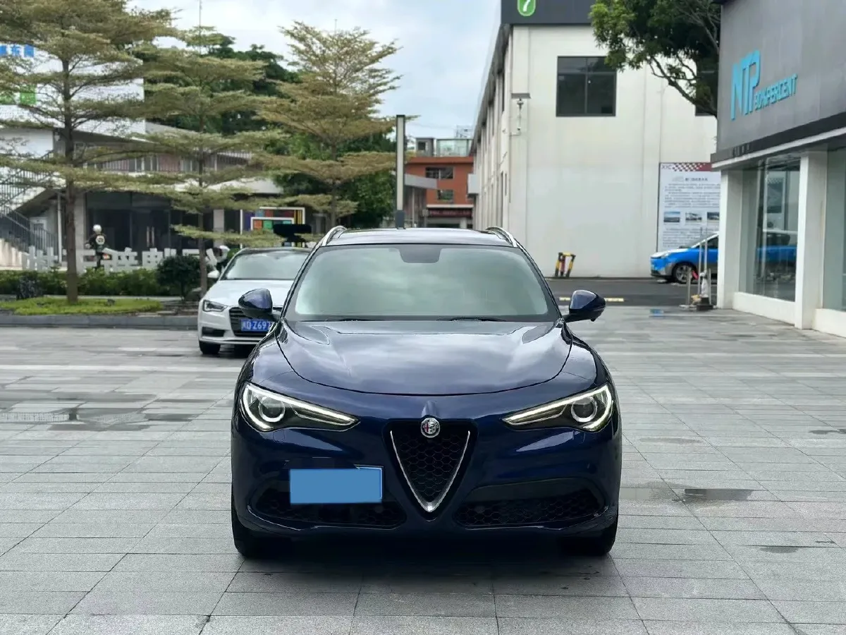 2017 Jaguar XE 2.0T 240HP L4 8AT,autocango,china used car exporter,china ev exporter,chinese used car exporter,chinese used ev exporter