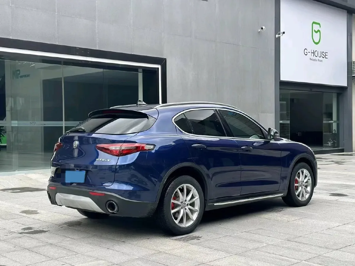 2017 Jaguar XE 2.0T 240HP L4 8AT,autocango,china used car exporter,china ev exporter,chinese used car exporter,chinese used ev exporter