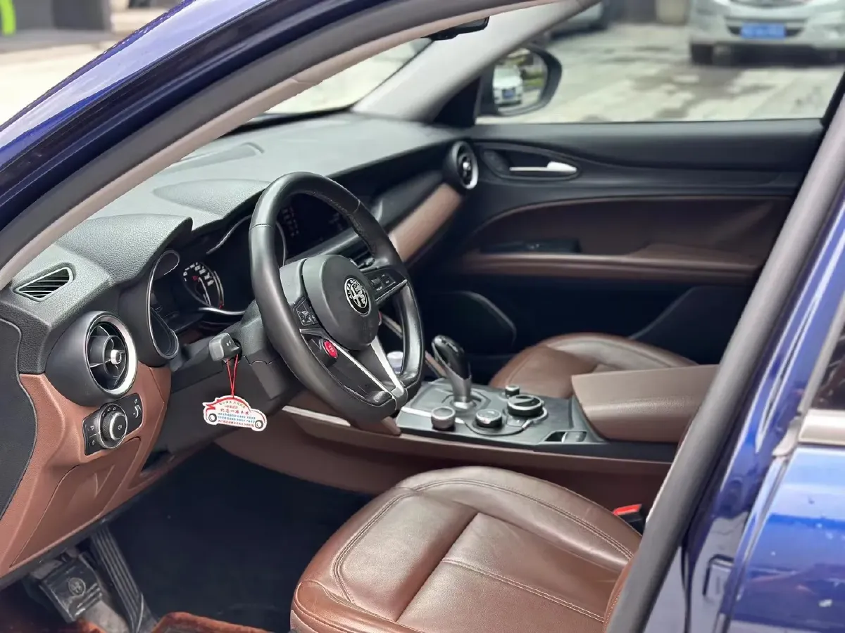 2017 Jaguar XE 2.0T 240HP L4 8AT,autocango,china used car exporter,china ev exporter,chinese used car exporter,chinese used ev exporter