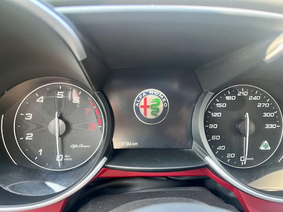 2019 Alfa Romeo Giulia 2.9T 510HP V6 8AT,autocango,china used car exporter,china ev exporter,chinese used car exporter,chinese used ev exporter