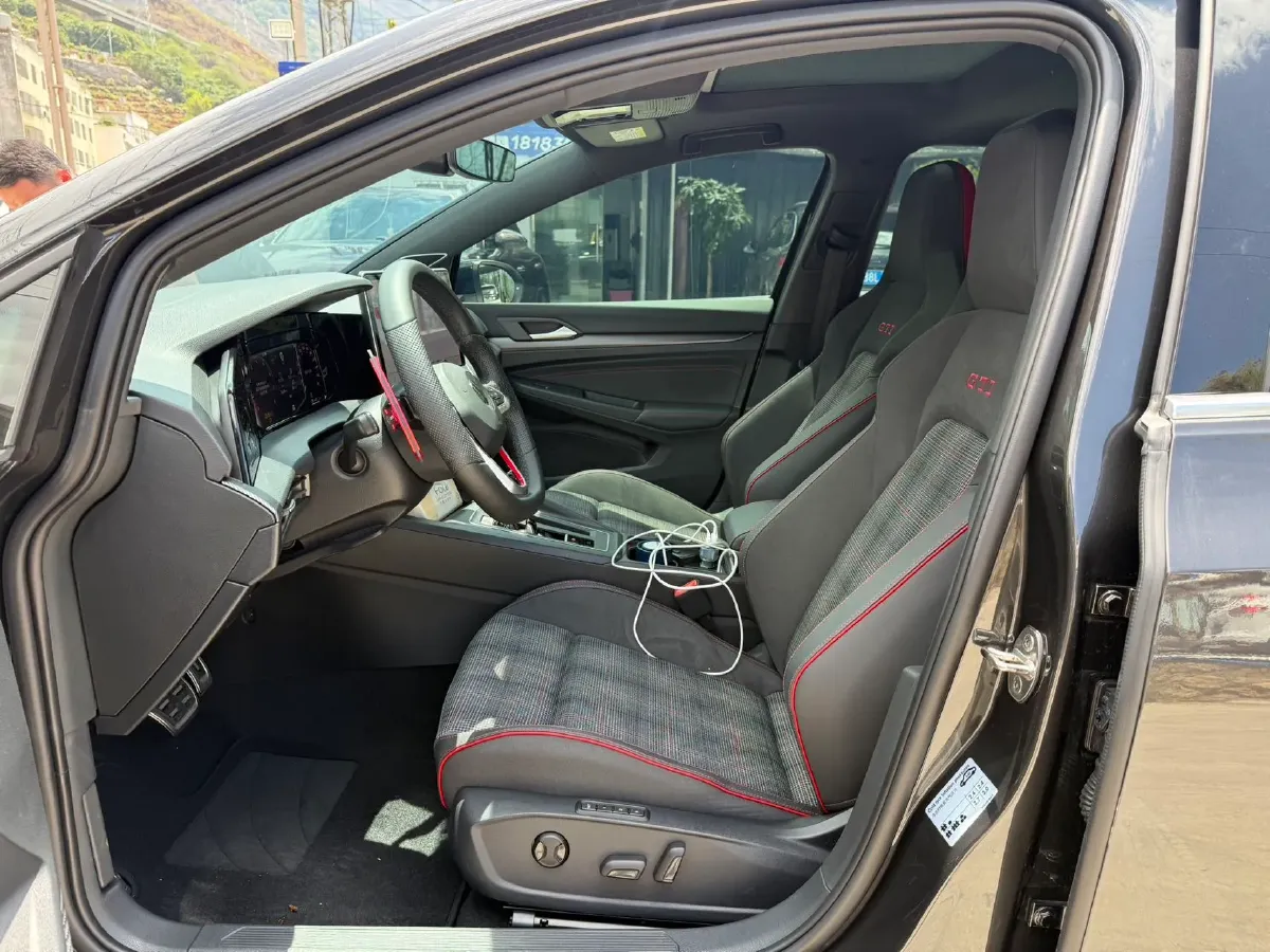 2025 Volkswagen GolfGTI 2.0T 220HP L4 7DCT,autocango,china used car exporter,china ev exporter,chinese used car exporter,chinese used ev exporter