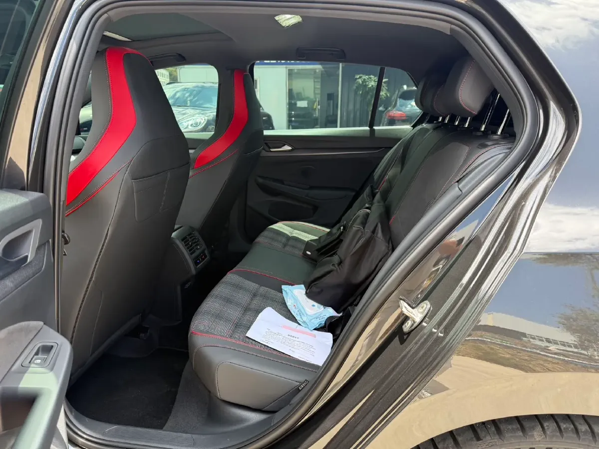 2025 Volkswagen GolfGTI 2.0T 220HP L4 7DCT,autocango,china used car exporter,china ev exporter,chinese used car exporter,chinese used ev exporter