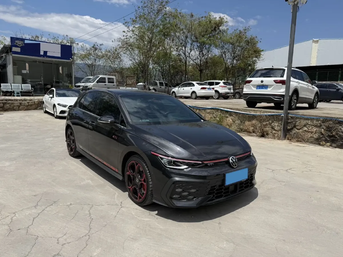 2025 Volkswagen GolfGTI 2.0T 220HP L4 7DCT,autocango,china used car exporter,china ev exporter,chinese used car exporter,chinese used ev exporter