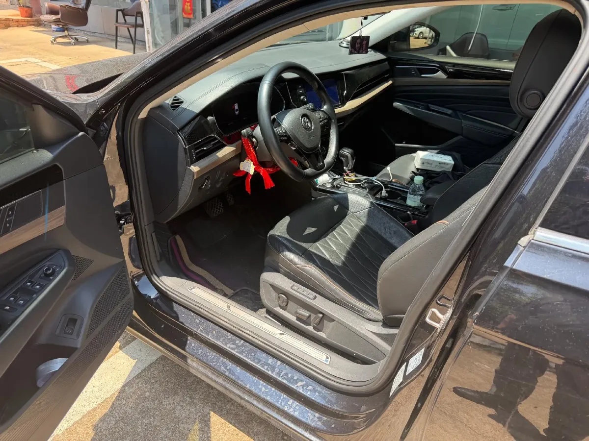 2019 Volvo V40 1.5T 152HP L4 6AT,autocango,china used car exporter,china ev exporter,chinese used car exporter,chinese used ev exporter