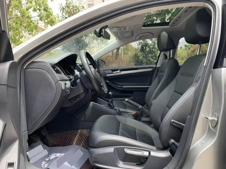 2018 KingLong KaiTe 2.3T 110HP L4 5MT,autocango,china used car exporter,china ev exporter,chinese used car exporter,chinese used ev exporter