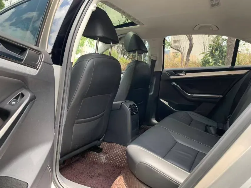2018 KingLong KaiTe 2.3T 110HP L4 5MT,autocango,china used car exporter,china ev exporter,chinese used car exporter,chinese used ev exporter