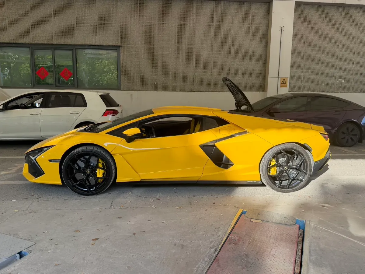 2023 Lamborghini Revuelto 6.5L 826HP V12 8DCT PHEV 3.8KWH,autocango,china used car exporter,china ev exporter,chinese used car exporter,chinese used ev exporter