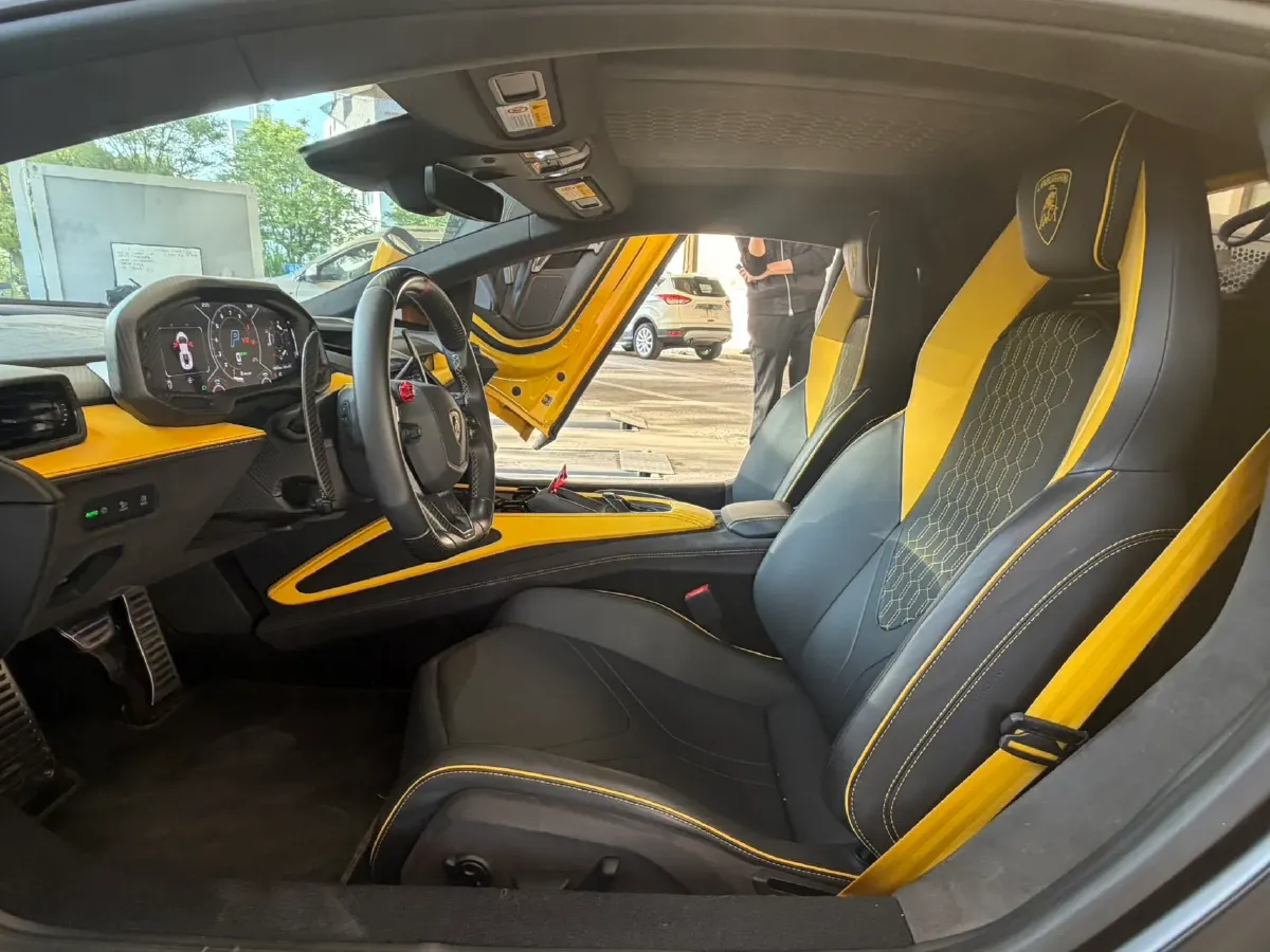 2023 Lamborghini Revuelto 6.5L 826HP V12 8DCT PHEV 3.8KWH,autocango,china used car exporter,china ev exporter,chinese used car exporter,chinese used ev exporter