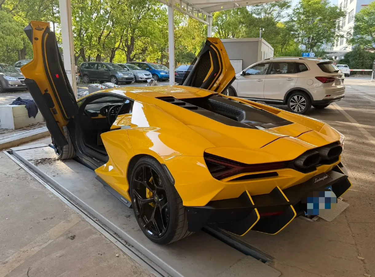 2023 Lamborghini Revuelto 6.5L 826HP V12 8DCT PHEV 3.8KWH,autocango,china used car exporter,china ev exporter,chinese used car exporter,chinese used ev exporter