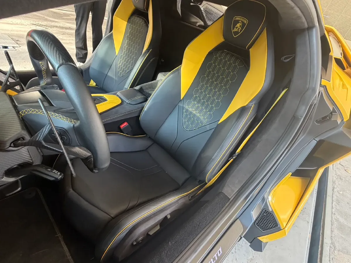 2023 Lamborghini Revuelto 6.5L 826HP V12 8DCT PHEV 3.8KWH,autocango,china used car exporter,china ev exporter,chinese used car exporter,chinese used ev exporter