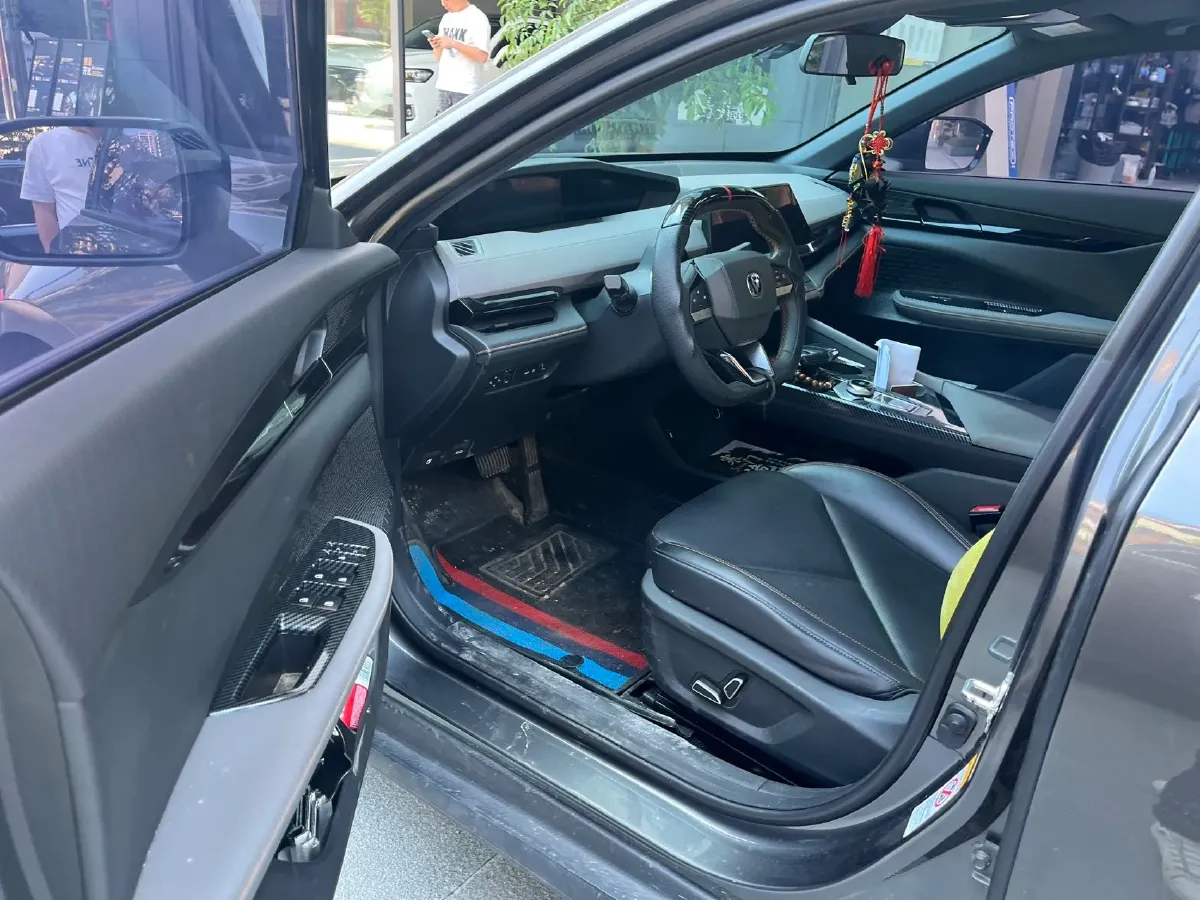 2022 ChangAn UNI-V 1.5T 188HP L4 7DCT,autocango,china used car exporter,china ev exporter,chinese used car exporter,chinese used ev exporter