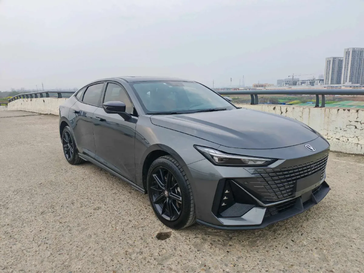 2023 ChangAn UNI-V iDD 1.5T 170HP L4 6TCT PHEV 18.4KWH,autocango,china used car exporter,china ev exporter,chinese used car exporter,chinese used ev exporter