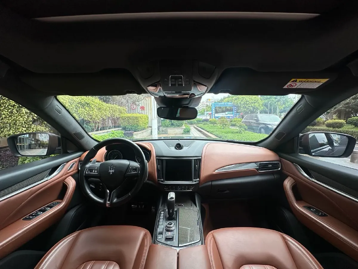 2022 Maserati Levante 2.0T 330HP L4 8AT,autocango,china used car exporter,china ev exporter,chinese used car exporter,chinese used ev exporter