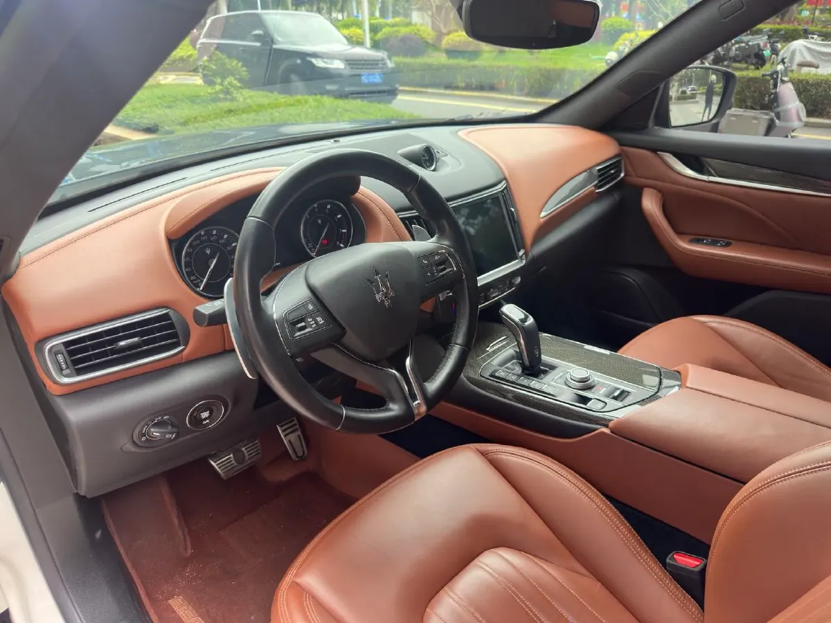 2022 Maserati Levante 2.0T 330HP L4 8AT,autocango,china used car exporter,china ev exporter,chinese used car exporter,chinese used ev exporter