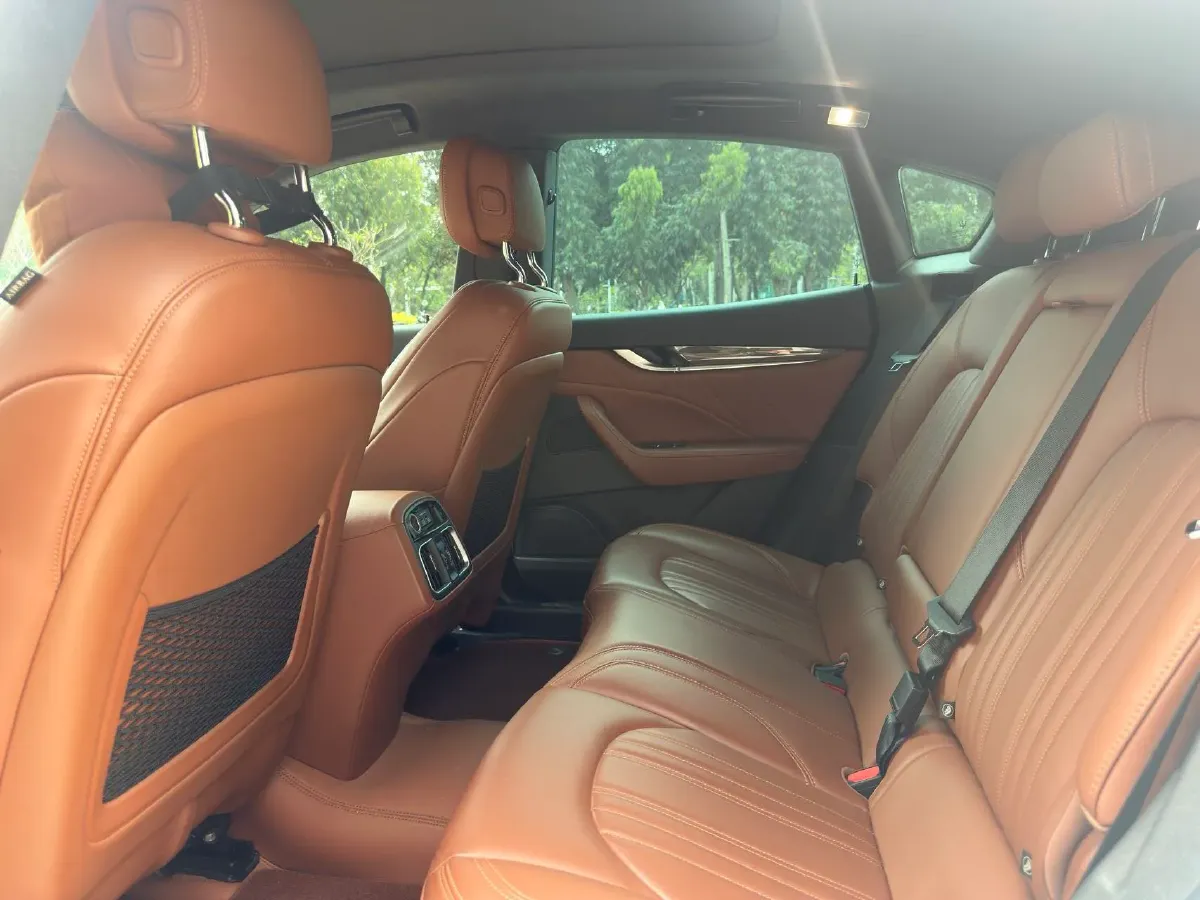 2022 Maserati Levante 2.0T 330HP L4 8AT,autocango,china used car exporter,china ev exporter,chinese used car exporter,chinese used ev exporter