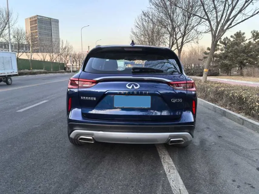 2018 Infiniti QX30 2.0T 211HP L4 7DCT,autocango,china used car exporter,china ev exporter,chinese used car exporter,chinese used ev exporter