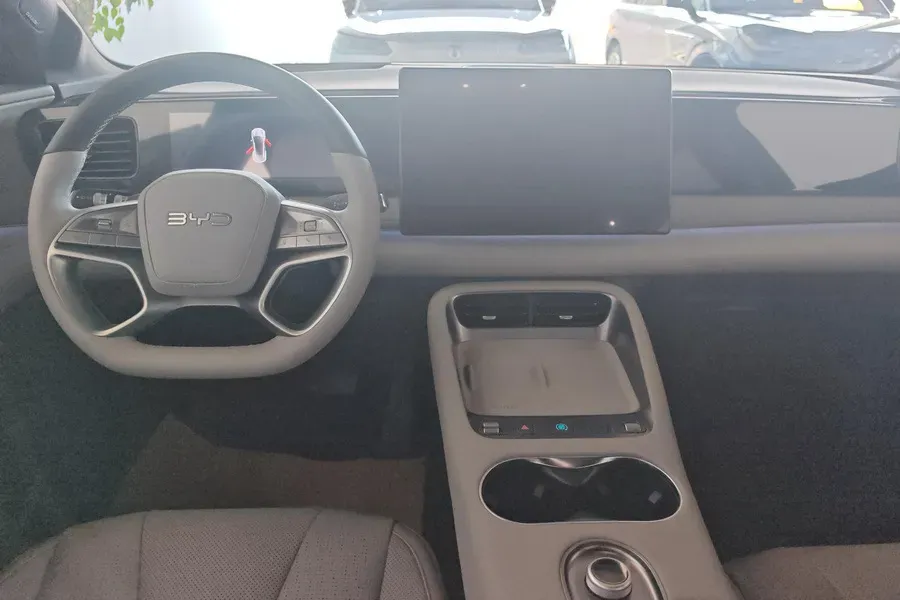 2025 LanDian E5 PLUS 1.5L 95HP L4 E-CVT PHEV,autocango,china used car exporter,china ev exporter,chinese used car exporter,chinese used ev exporter