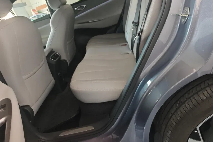 2025 LanDian E5 PLUS 1.5L 95HP L4 E-CVT PHEV,autocango,china used car exporter,china ev exporter,chinese used car exporter,chinese used ev exporter