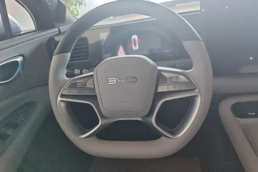 2025 LanDian E5 PLUS 1.5L 95HP L4 E-CVT PHEV,autocango,china used car exporter,china ev exporter,chinese used car exporter,chinese used ev exporter
