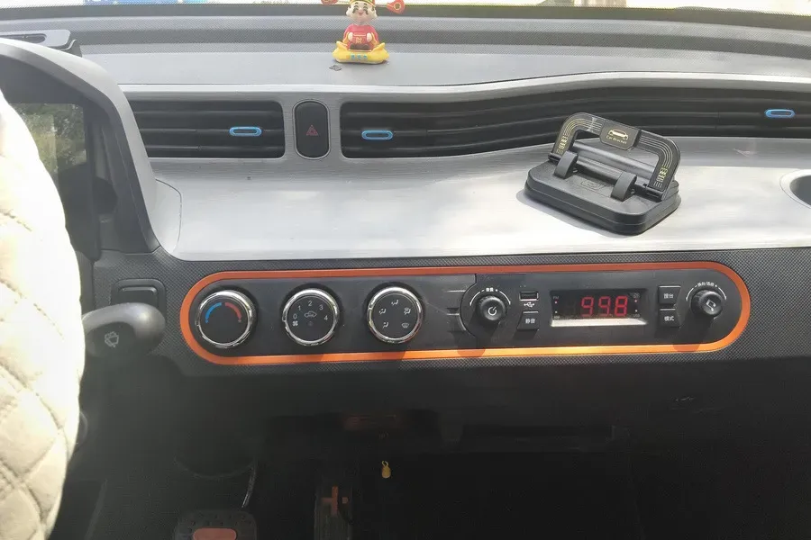 2022 LingBox uni BEV 11.52KWH,autocango,china used car exporter,china ev exporter,chinese used car exporter,chinese used ev exporter