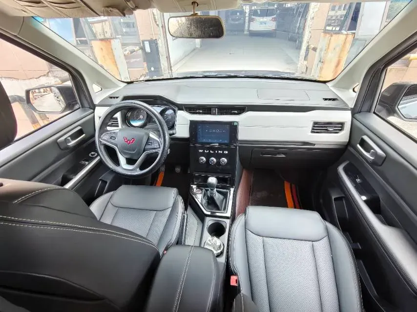 2021 WuLing ZhengChen 1.5T 147HP L4 6MT,autocango,china used car exporter,china ev exporter,chinese used car exporter,chinese used ev exporter