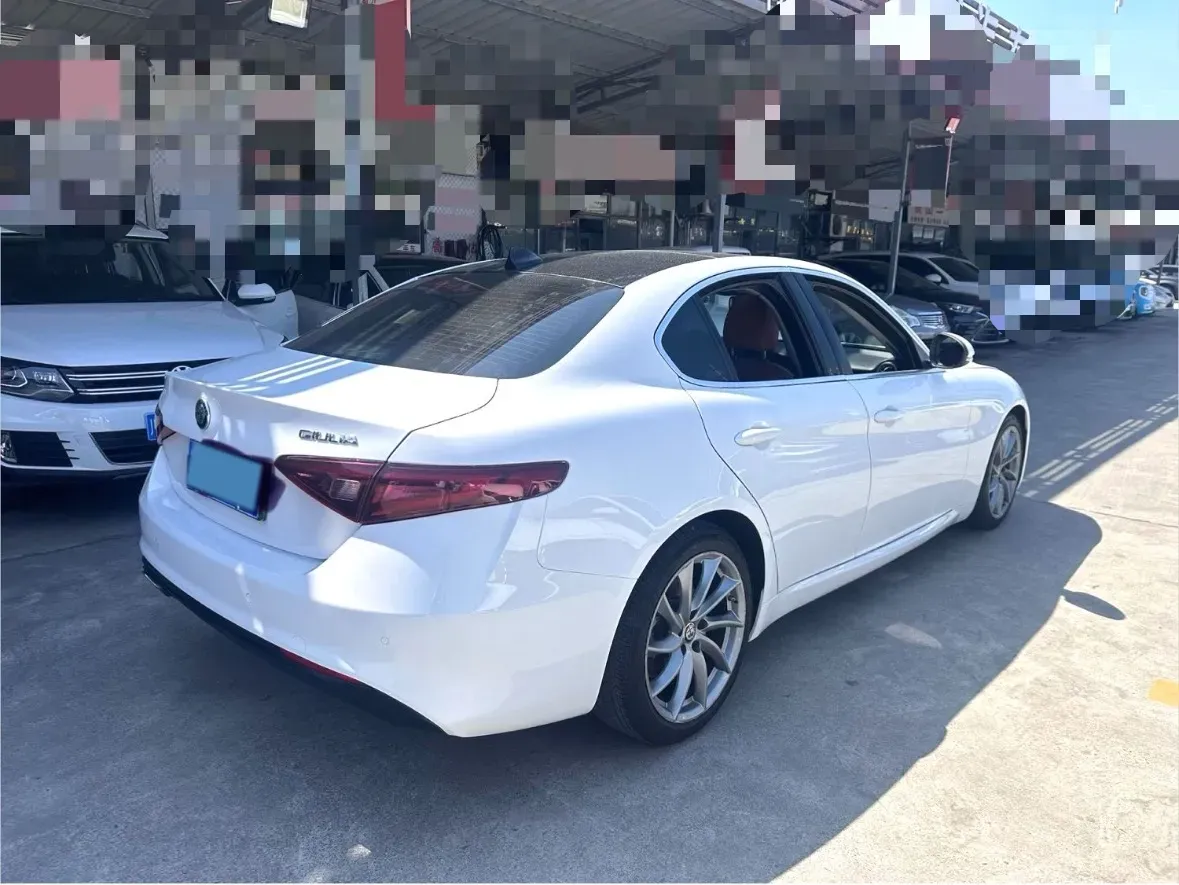 2017 Alfa Romeo Giulia 2.0T 200HP L4 8AT,autocango,china used car exporter,china ev exporter,chinese used car exporter,chinese used ev exporter