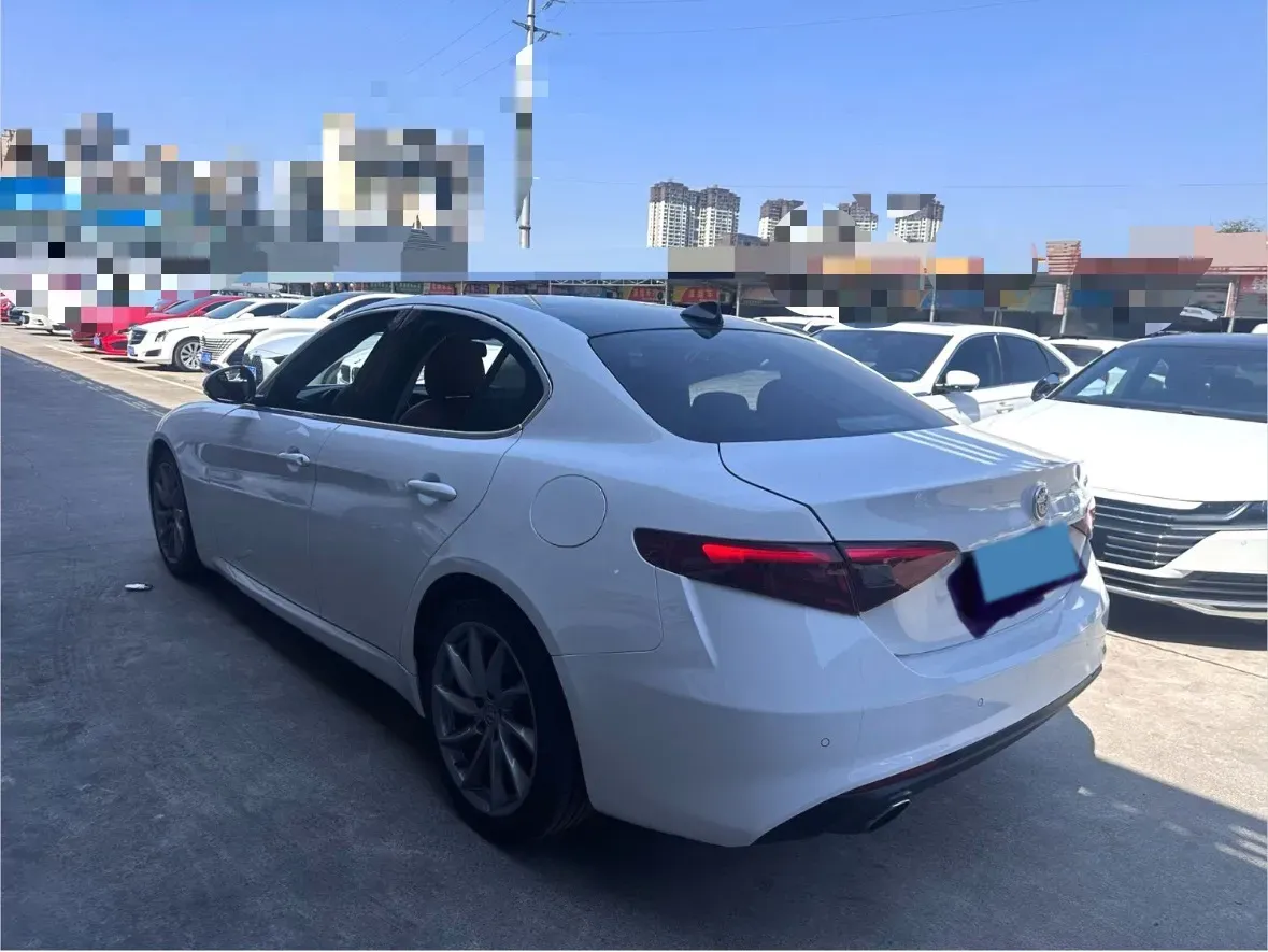 2017 Alfa Romeo Giulia 2.0T 200HP L4 8AT,autocango,china used car exporter,china ev exporter,chinese used car exporter,chinese used ev exporter