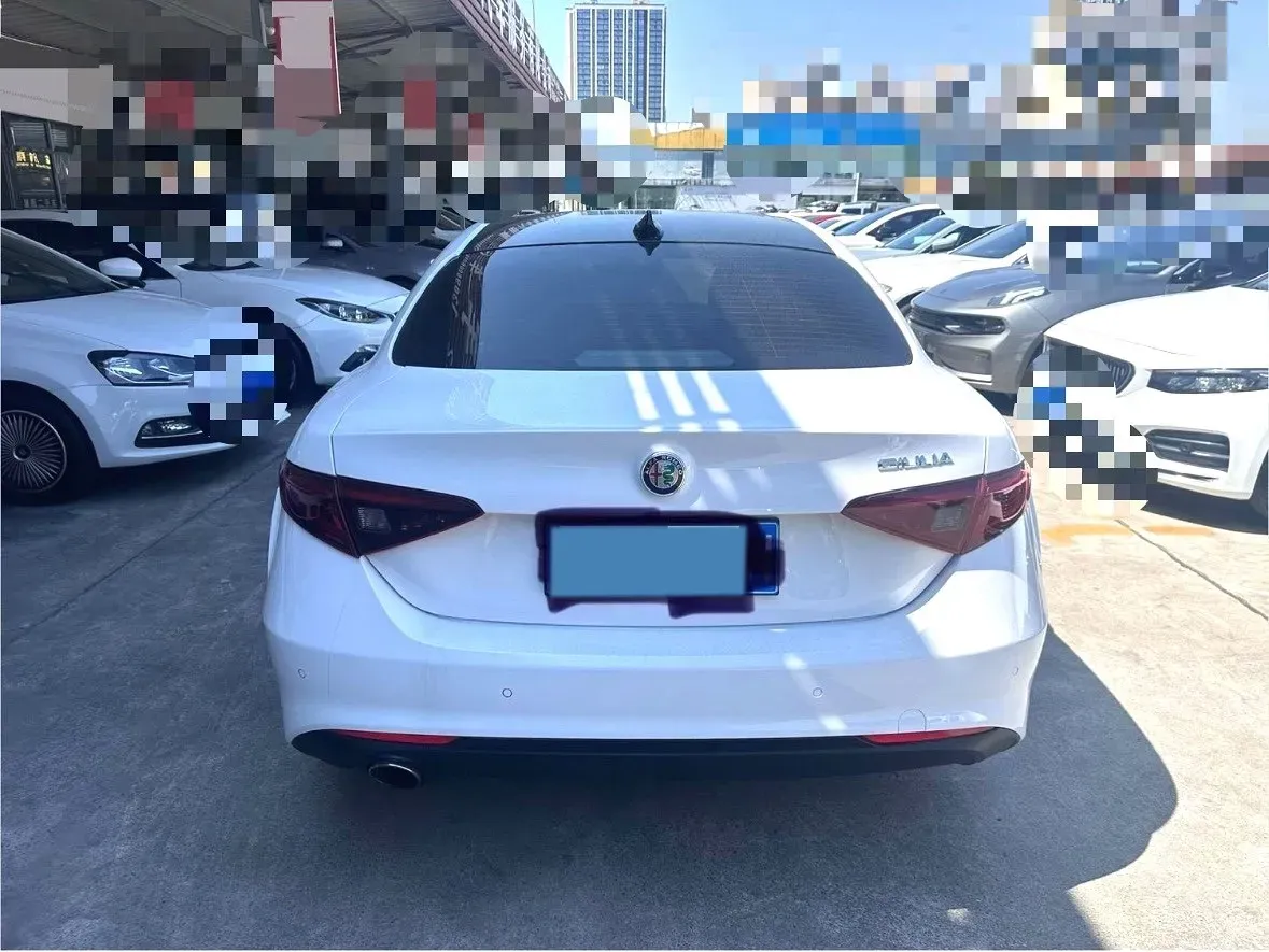 2017 Alfa Romeo Giulia 2.0T 200HP L4 8AT,autocango,china used car exporter,china ev exporter,chinese used car exporter,chinese used ev exporter