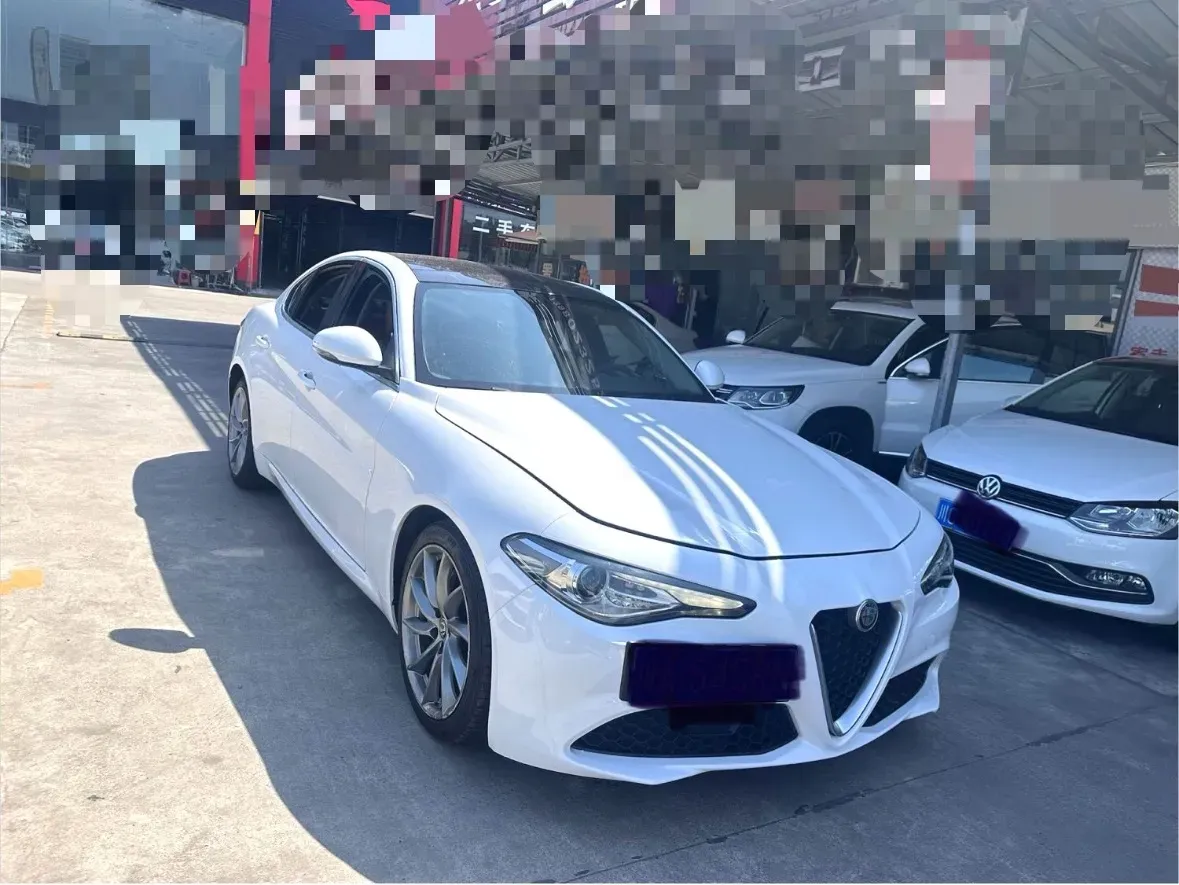 2017 Alfa Romeo Giulia 2.0T 200HP L4 8AT,autocango,china used car exporter,china ev exporter,chinese used car exporter,chinese used ev exporter