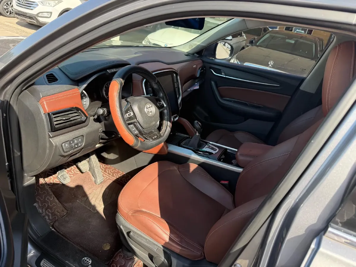 2018 Brilliance Auto V6 1.5T 150HP L4 6MT,autocango,china used car exporter,china ev exporter,chinese used car exporter,chinese used ev exporter