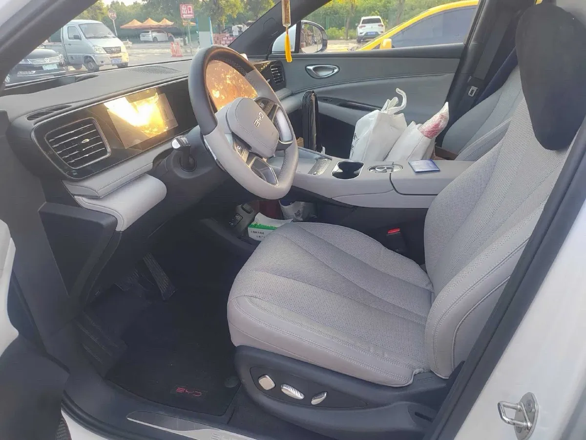 2025 LanDian E5 PLUS 1.5L 95HP L4 E-CVT PHEV,autocango,china used car exporter,china ev exporter,chinese used car exporter,chinese used ev exporter
