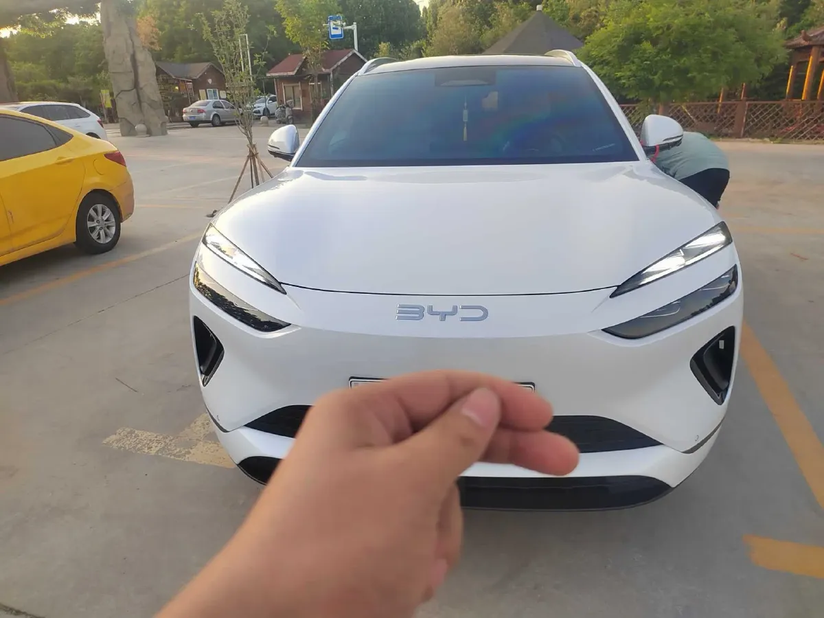 2025 LanDian E5 PLUS 1.5L 95HP L4 E-CVT PHEV,autocango,china used car exporter,china ev exporter,chinese used car exporter,chinese used ev exporter