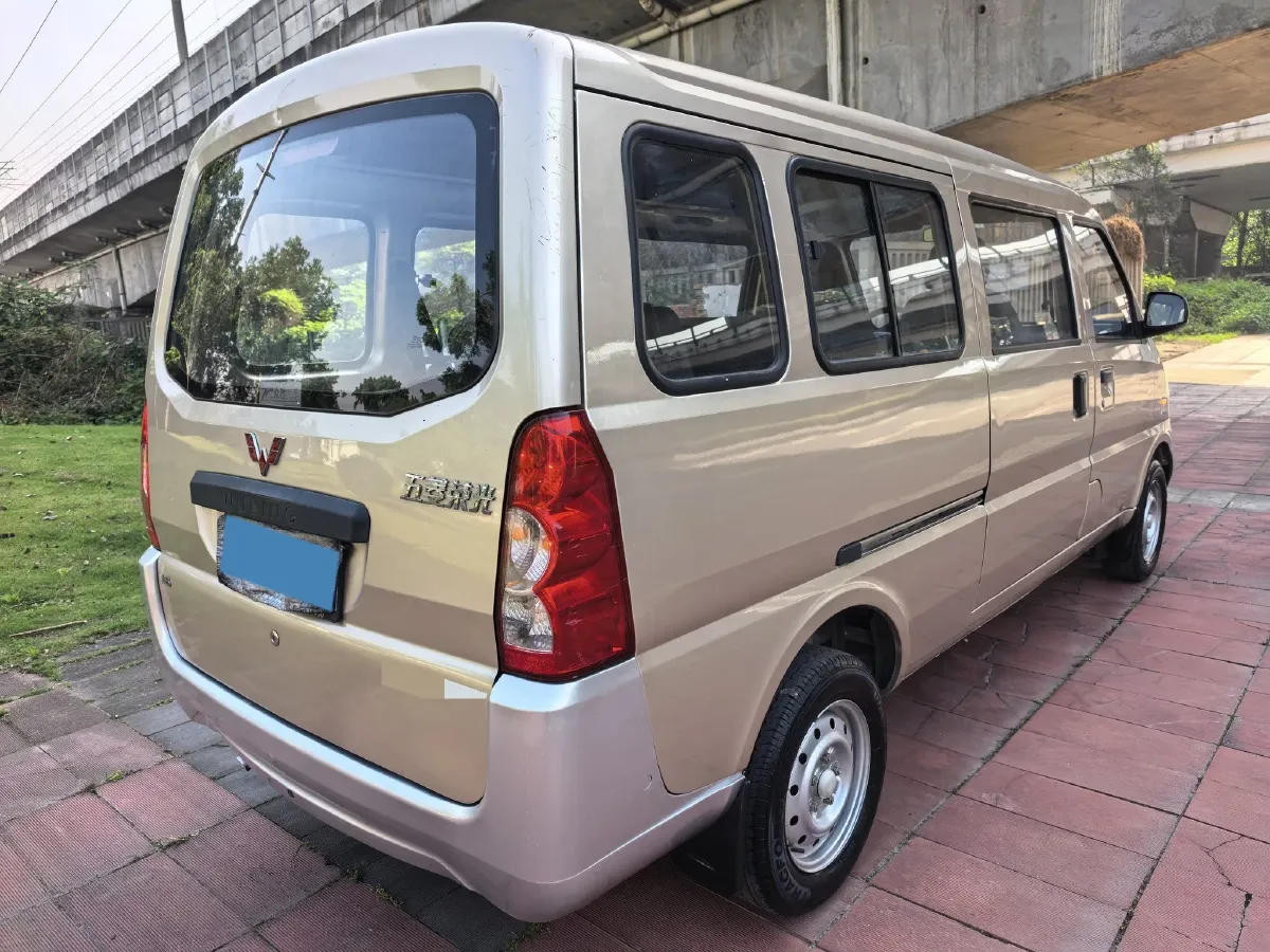 2017 WuLing RongGuang 1.5L 107HP L4 5MT,autocango,china used car exporter,china ev exporter,chinese used car exporter,chinese used ev exporter