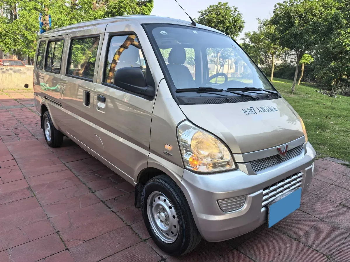 2017 WuLing RongGuang 1.5L 107HP L4 5MT,autocango,china used car exporter,china ev exporter,chinese used car exporter,chinese used ev exporter
