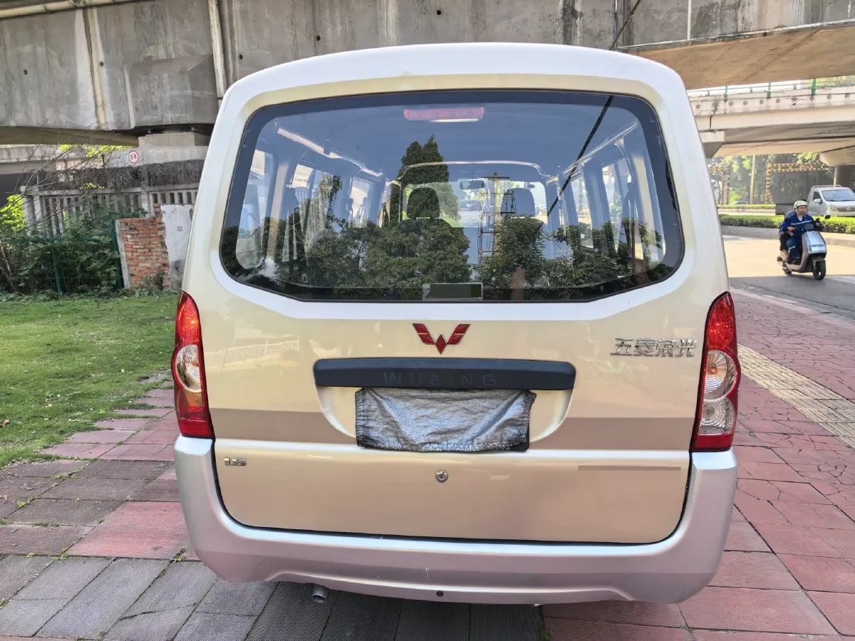 2017 WuLing RongGuang 1.5L 107HP L4 5MT,autocango,china used car exporter,china ev exporter,chinese used car exporter,chinese used ev exporter