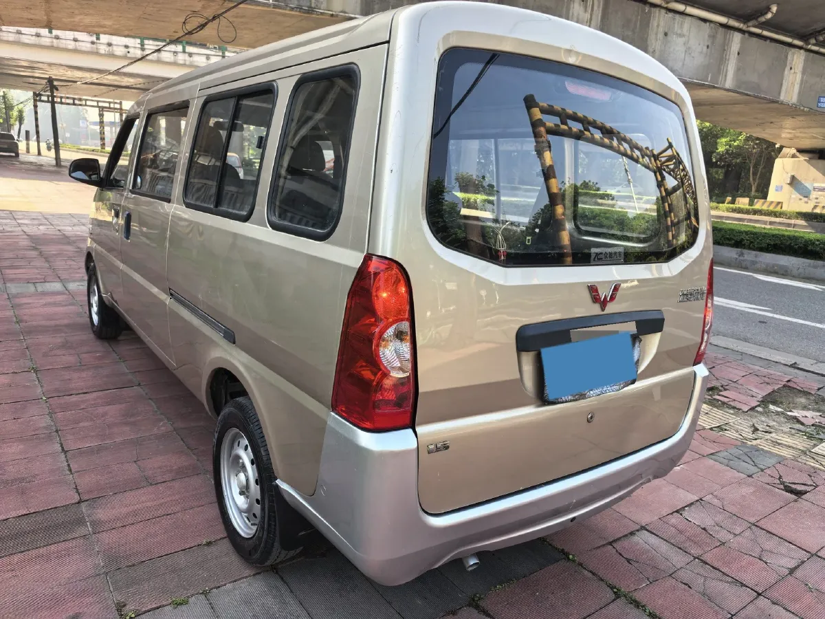 2017 WuLing RongGuang 1.5L 107HP L4 5MT,autocango,china used car exporter,china ev exporter,chinese used car exporter,chinese used ev exporter