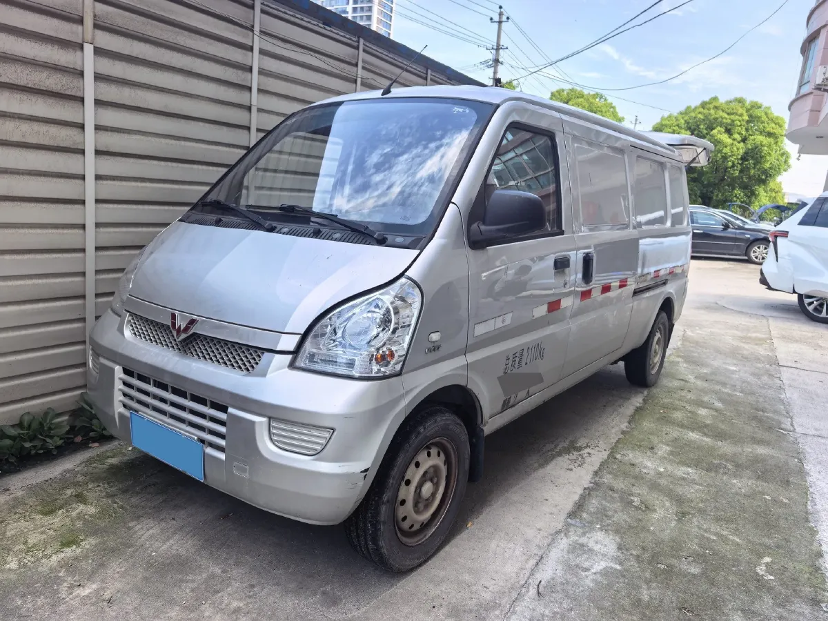 2020 WuLing RongGuang 1.5L 99HP L4 5MT,autocango,china used car exporter,china ev exporter,chinese used car exporter,chinese used ev exporter