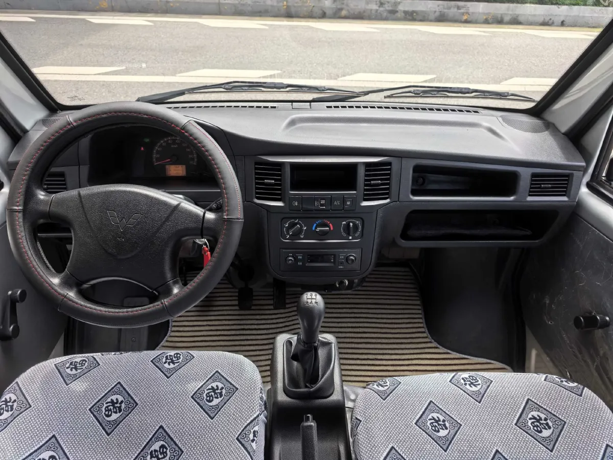 2020 WuLing ZhiGuang 1.2L 76HP L4 5MT,autocango,china used car exporter,china ev exporter,chinese used car exporter,chinese used ev exporter
