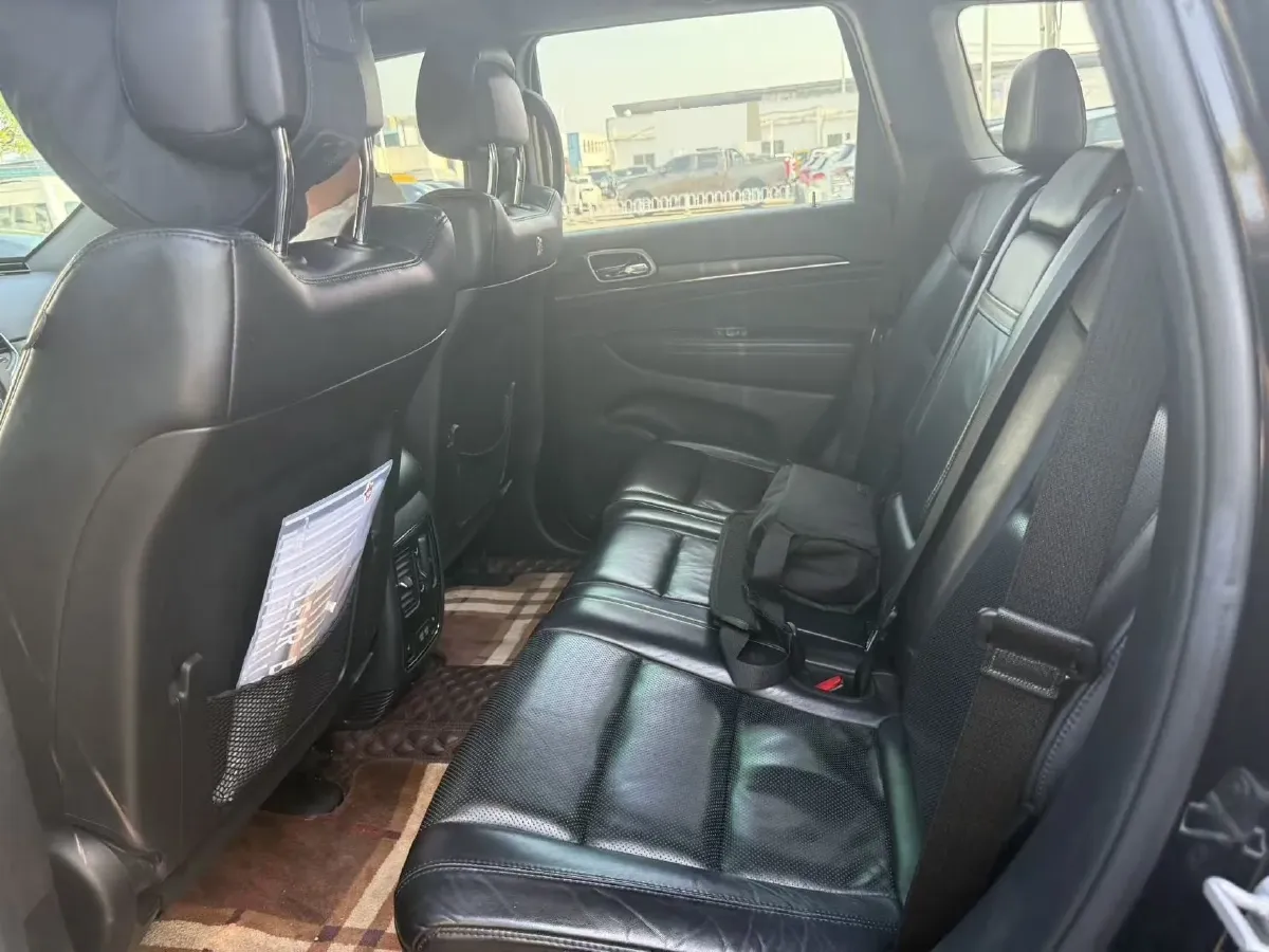 2017 Jeep Grand Cherokee 3.6L 286HP V6 8AT,autocango,china used car exporter,china ev exporter,chinese used car exporter,chinese used ev exporter