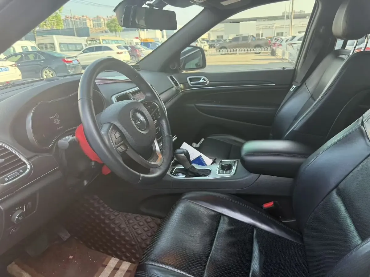 2017 Jeep Grand Cherokee 3.6L 286HP V6 8AT,autocango,china used car exporter,china ev exporter,chinese used car exporter,chinese used ev exporter