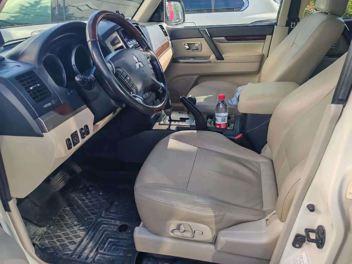 2018 Mitsubishi Pajero 3.0L 174HP V6 5AT,autocango,china used car exporter,china ev exporter,chinese used car exporter,chinese used ev exporter