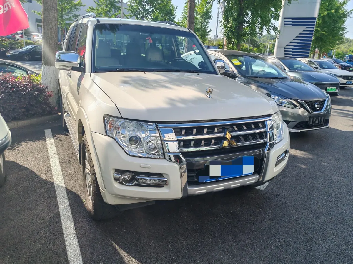 2018 Mitsubishi Pajero 3.0L 174HP V6 5AT,autocango,china used car exporter,china ev exporter,chinese used car exporter,chinese used ev exporter