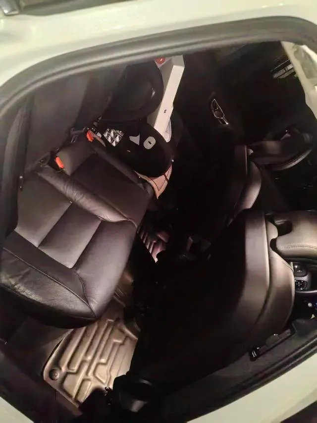 2022 Volvo XC60 2.0T 250HP L4 8AT,autocango,china used car exporter,china ev exporter,chinese used car exporter,chinese used ev exporter