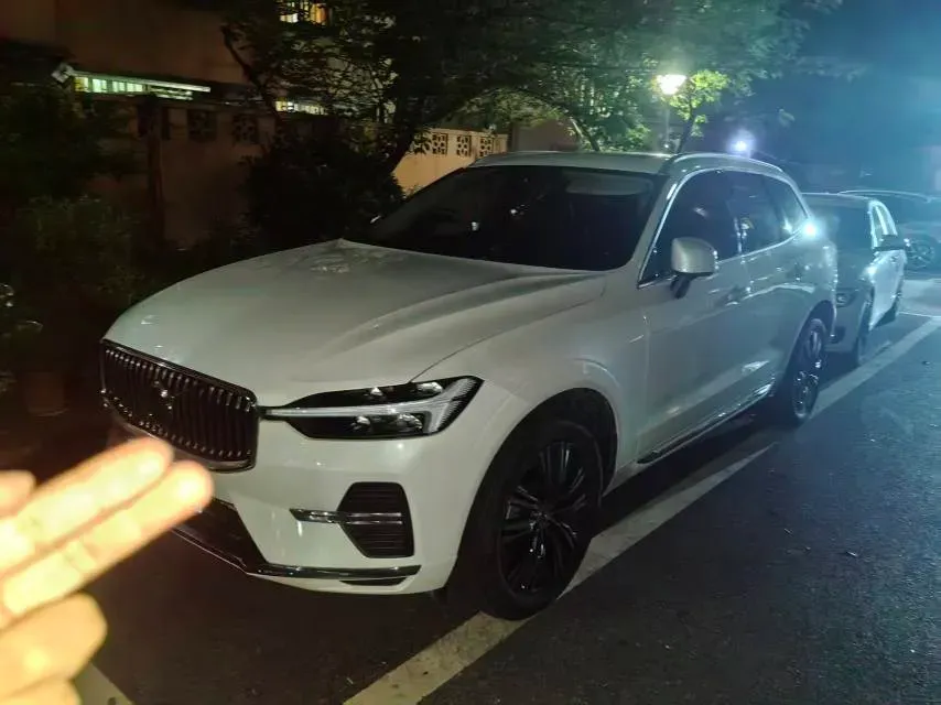 2022 Volvo XC60 2.0T 250HP L4 8AT,autocango,china used car exporter,china ev exporter,chinese used car exporter,chinese used ev exporter