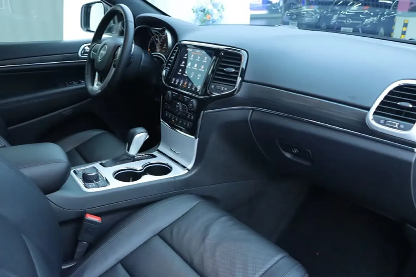 2021 Jeep Grand Cherokee 3.0L 234HP V6 8AT,autocango,china used car exporter,china ev exporter,chinese used car exporter,chinese used ev exporter