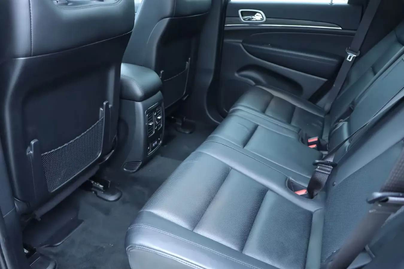 2021 Jeep Grand Cherokee 3.0L 234HP V6 8AT,autocango,china used car exporter,china ev exporter,chinese used car exporter,chinese used ev exporter