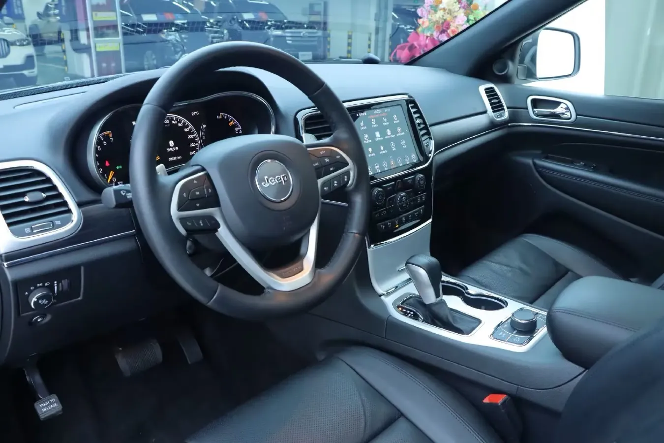2021 Jeep Grand Cherokee 3.0L 234HP V6 8AT,autocango,china used car exporter,china ev exporter,chinese used car exporter,chinese used ev exporter