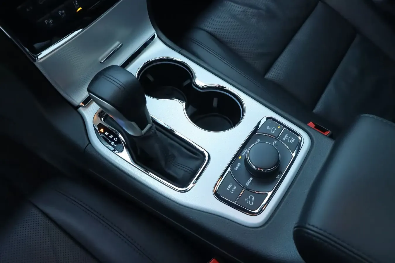 2021 Jeep Grand Cherokee 3.0L 234HP V6 8AT,autocango,china used car exporter,china ev exporter,chinese used car exporter,chinese used ev exporter